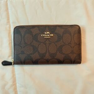 Coach Signature Brown Zip Wallet